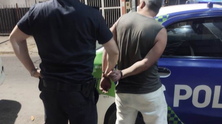 Hombre armado, agredía a su ex, fue apresado